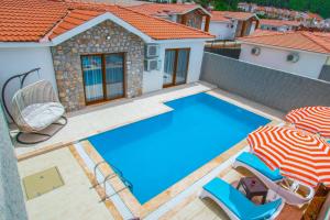 Bazén v ubytování Likya Suit A 2+1 Villa, Özel Havuzlu, Fethiye nebo v jeho okolí
