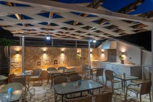 A seating area at Harmony Apartments