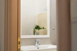 A bathroom at Harmony Apartments