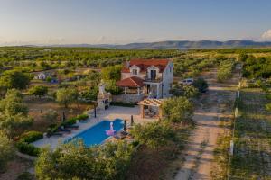 an aerial view of a house with a swimming pool at Villa Storia in Velika Čista