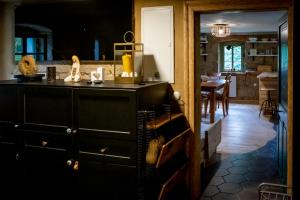 Ristorante o altro punto ristoro di ENJOY Cozy Romance Hills Forest Gardens Views Sauna Whirlpool Bath