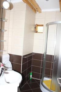 Ένα μπάνιο στο Apartman Maja