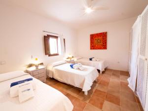 A bed or beds in a room at Casa Piedra