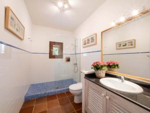 A bathroom at Casa Piedra Még 21 kép