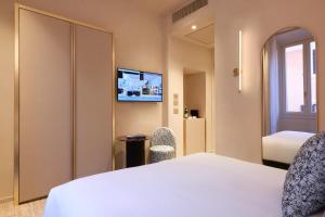 TV a/nebo společenská místnost v ubytování Borghese Contemporary Hotel