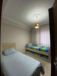 Postel nebo postele na pokoji v ubytování Eşyalı kiralık daire