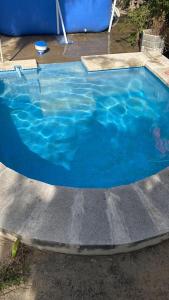 Basen w obiekcie Casa de Campo en Playa Dosel 2 lub w pobliżu