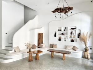 Posezení v ubytování La Grotta Hotel - Phu Quoc Emerald Bay
