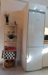 A kitchen or kitchenette at Tota's Family House
