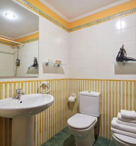 a bathroom with a toilet and a sink at IRAIPE Ongi Hotel in Oñati