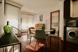 Кухня или мини-кухня в 1E.Tranquilo y soleado en la Plaza de las Mercedes
