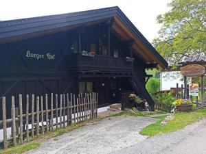 Budova, v ktorej sa farma nachádza
