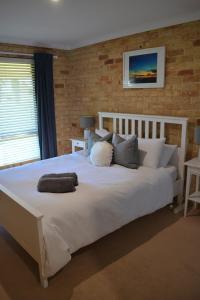 Postelja oz. postelje v sobi nastanitve Sandcastle by the Sea - a cosy holiday home