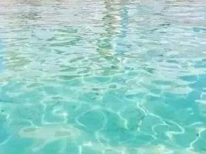um close-up da água numa piscina em Mahdia zone Touristique em Mahdia