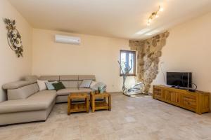 Μια τηλεόραση ή/και κέντρο ψυχαγωγίας στο Rustic Villa Bellamare