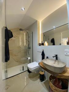 Koupelna v ubytování Apartamenty ORION Trzęsacz + 27 fotografií