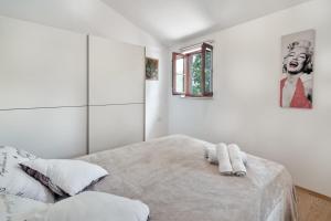 Łóżko lub łóżka w pokoju w obiekcie Holiday Homes Sunny Twins by Rent Istria