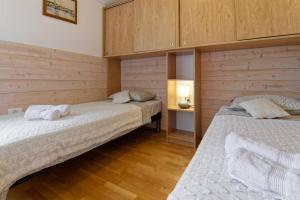 Łóżko lub łóżka w pokoju w obiekcie Holiday Homes Sunny Twins by Rent Istria