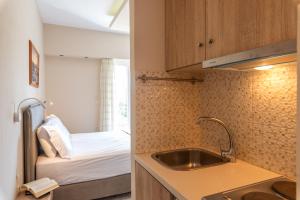 A kitchen or kitchenette at Harmony Apartments