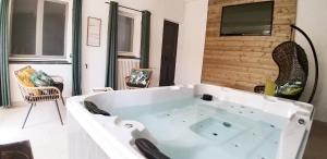 Ванна кімната в Dream House & Spa Bandol - Céline et Olivier