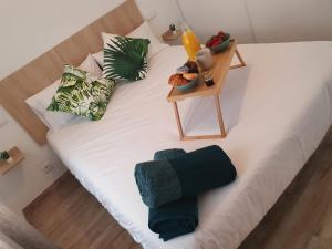 Łóżko lub łóżka w pokoju w obiekcie Aptos dOr