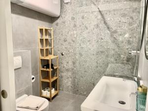 Koupelna v ubytování Deluxe Suites Mandić