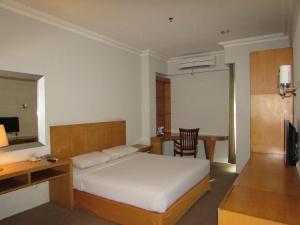 Postel nebo postele na pokoji v ubytování Hotel Wisata + 19 fotografií