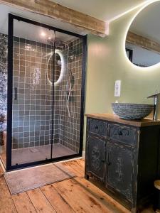 a bathroom with a shower with a glass door at Le Sartisfait in Jalhay