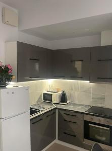 A kitchen or kitchenette at Studio in the center, 2 mins from the beach