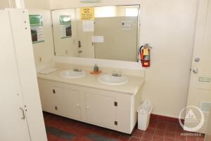 Ein Badezimmer in der Unterkunft Hostelling International Honolulu