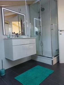 Bilik mandi di Apartman Nekic 3 +20 gambar