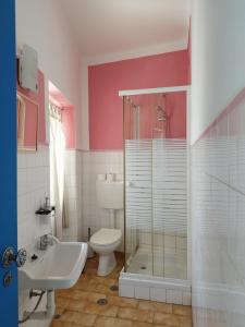 a bathroom with a toilet and a shower and a sink at Lagoas in Tavira