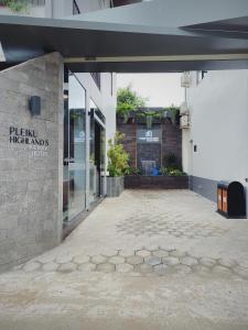 an entrance to a building with a sign on it at PLEIKU HIGHLANDS BOUTIQUE HOTEL in Plei Brel (2)