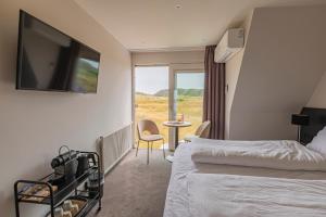Postel nebo postele na pokoji v ubytování Strandhotel Camperduin