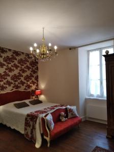 Postel nebo postele na pokoji v ubytování Le Logis de Saint Cyr + 29 fotografií