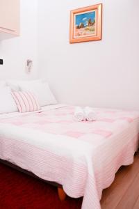 a bedroom with a bed with two towels on it at Apartment Tonka-Riva in Split