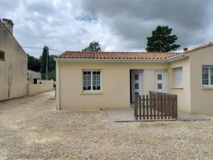 a small house with a fence in front of it at Chaillot 6 in Saintes