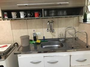 Kitchen o kitchenette sa No Bom Retiro ap amplo com Wi-Fi