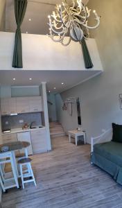Kuchyň nebo kuchyňský kout v ubytování Kamares Suites 2