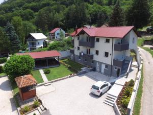 an aerial view of a house with a car in a parking lot at Vila Dzenana Boracko Jezero in Konjic