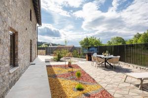 En have udenfor Heritage Villa Velebit Soul