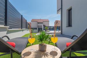 En balkon eller terrasse på Villa Katarina Vodice