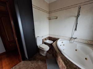 Foto dalla galleria di Casa Chalet, Villa Elisa a Gijón