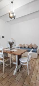 A seating area at Villa Elvira