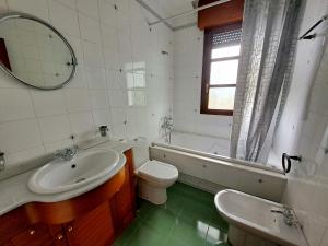 Foto dalla galleria di Casa Chalet, Villa Elisa a Gijón