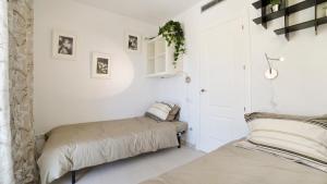 Ένα ή περισσότερα κρεβάτια σε δωμάτιο στο Tranquil Duplex Sitges, sea views, private parking, terrace