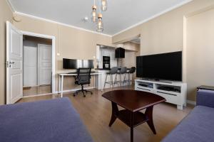 Imagen de la galería de 2 min to Bryggen - Rooftop - Office with 49" Screen, en Bergen