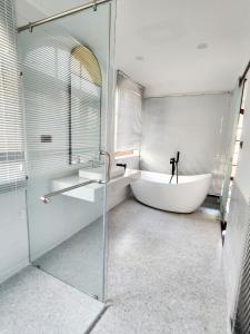 Koupelna v ubytování Little Phu Quoc Studio Sunset Town