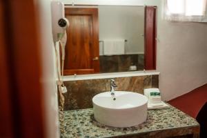 Ένα μπάνιο στο Hotel Jardín Garden de Granada Nicaragua +16 φωτογραφίες