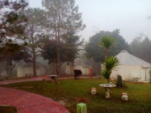 Vrt pred nastanitvijo The Natural Yurt Resort @ Khao Kho